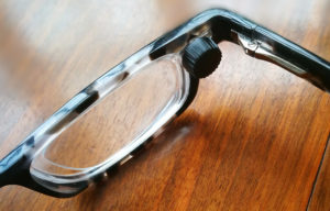 The rotating knob adjusts the focus of the Eyejusters lens. 