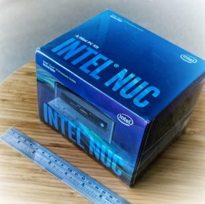 Intel NUC8i7BEH packaging